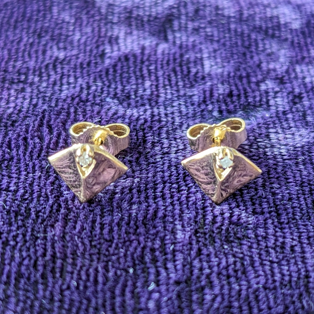Solid 14K Gold Triangle Earrings With Natural Earth Mined Diamonds